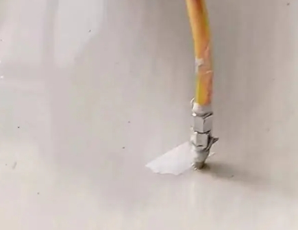 焦作瓷砖空鼓维修公司专业解答在瓷砖铺贴过程中，如果使用的砂料过粗（如全部使用了粗砂），可能会导致以下问题